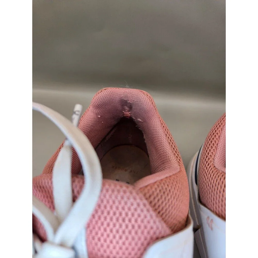 On The Roger Advantage Tennis Shoes Womens 9.5 White Dusty Rose Athletic Sneaker